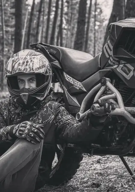 Влад из Парижа, ищу на сайте приятное времяпровождение