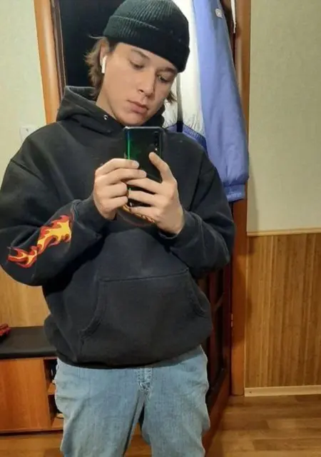 Я Евгений, 25, из Павлограда, ищу знакомства на одну ночь