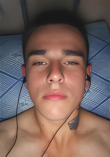 Я Кирилл, 21, из Дрогичина, ищу знакомства на одну ночь