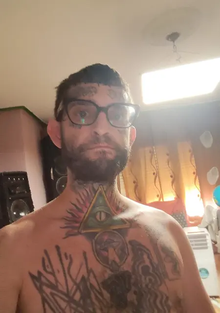 Soy Alejandro Reyes, 32 años de Madrid, busco conocer gente para conversación virtual