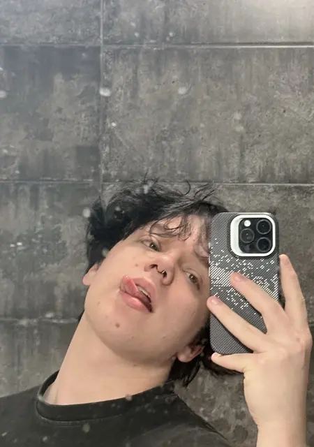 Я Руслан, 18, знакомлюсь для постоянных отношений в Вене