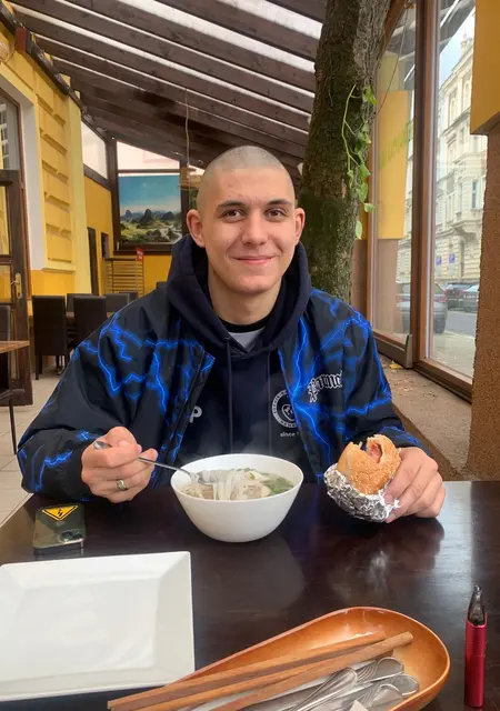 Я Ivan, 25, из Праги, ищу знакомства на одну ночь