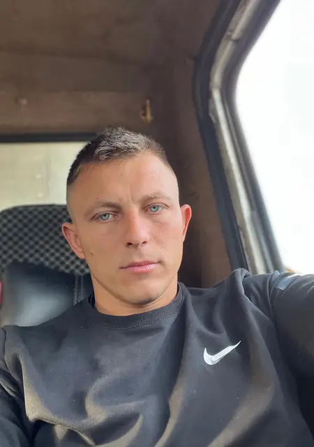 Артём з Мелітополя, шукаю на сайті відкриті стосунки