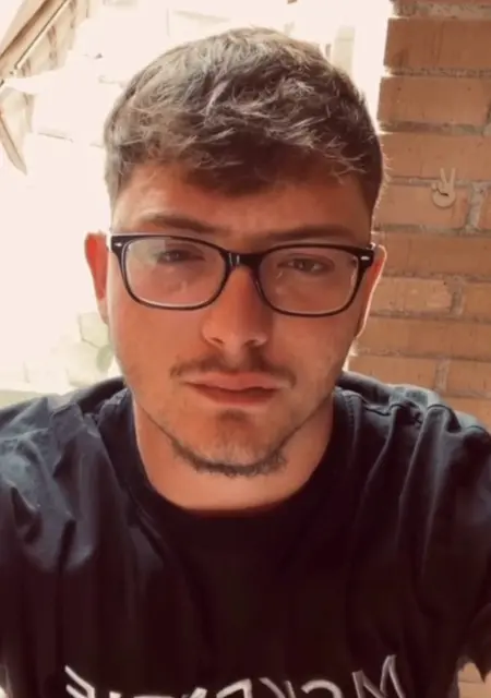 Soy Fran, 21 años de Valencia, busco conocer gente para relación sin ataduras