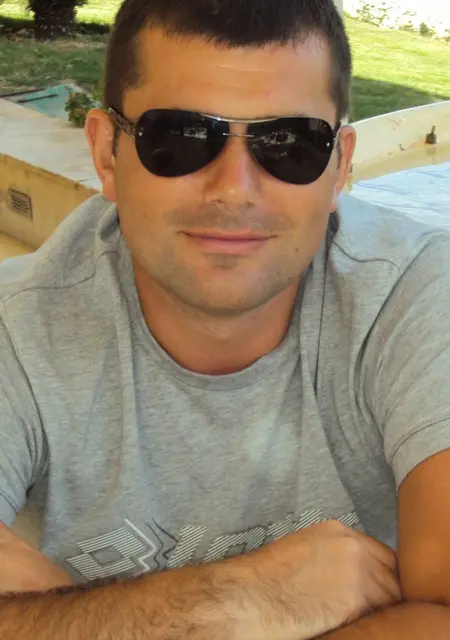 Виктор из Брюсселя, ищу на сайте знакомства на одну ночь