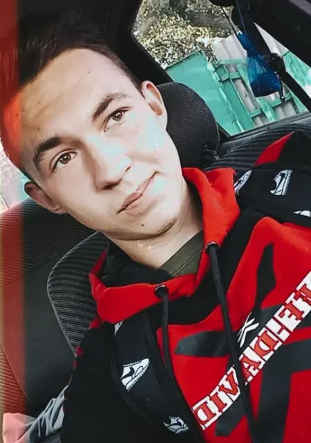 Я Alexsander, 22, из Чугуева, ищу знакомство для постоянных отношений