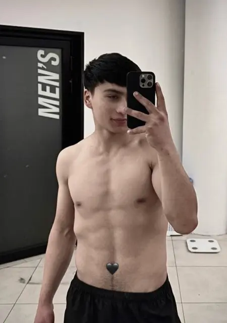 Я Тима, 21, знакомлюсь для открытые отношения в Вроцлаве