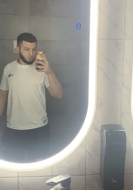 Я Джалал, 21, из Баку, ищу знакомство для постоянных отношений