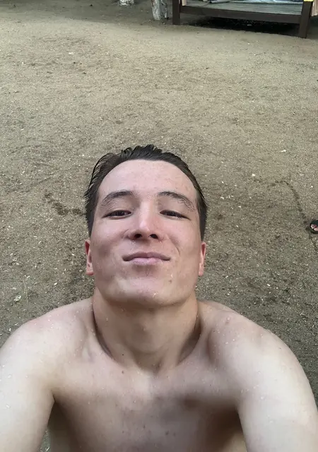 Я Izbasar, 21, из Актобе, ищу знакомства на одну ночь