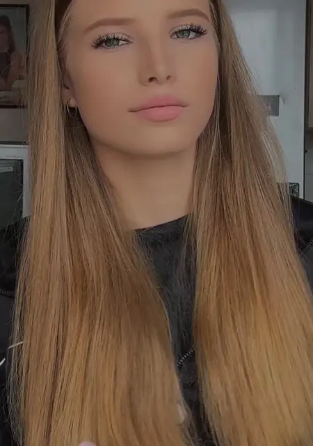 Я Валентина, 18, знакомлюсь для постоянных отношений в Харькове