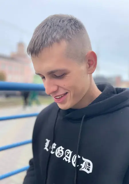 Денис из Винницы, мне 22, познакомлюсь для приятного времяпровождения