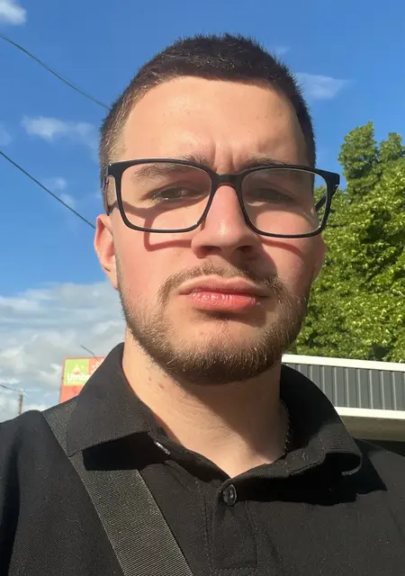 Кирилл из Кропивницкого, мне 19, познакомлюсь без обязательств