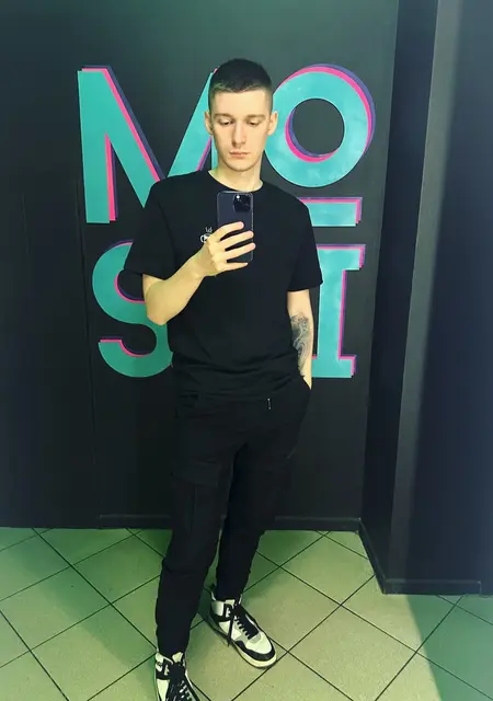 Саша из Чернигова, ищу на сайте общение