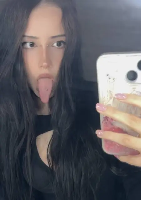 Я Ева, 19, из Гомеля, ищу знакомство для вирта