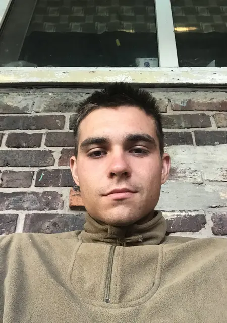 Я Егор, 26, из Славянска, ищу знакомства без обязательств