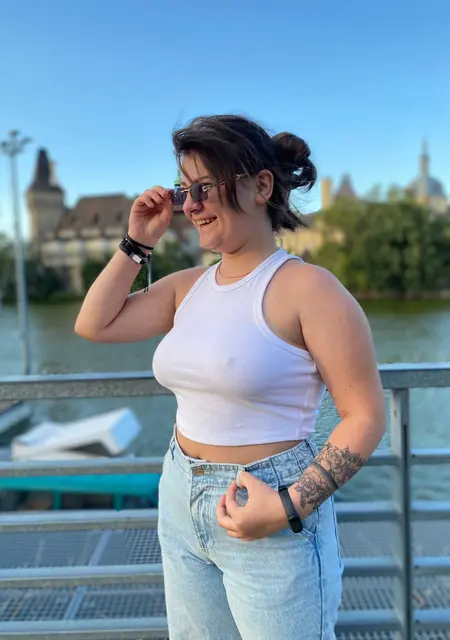 Домка з Виноградів, мені 20 років, познайомлюсь для спілкування