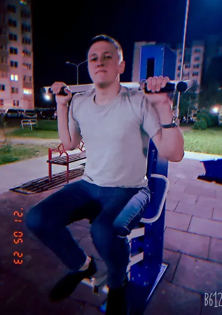 Я Максим, 24, из Бобруйска, ищу знакомства без обязательств
