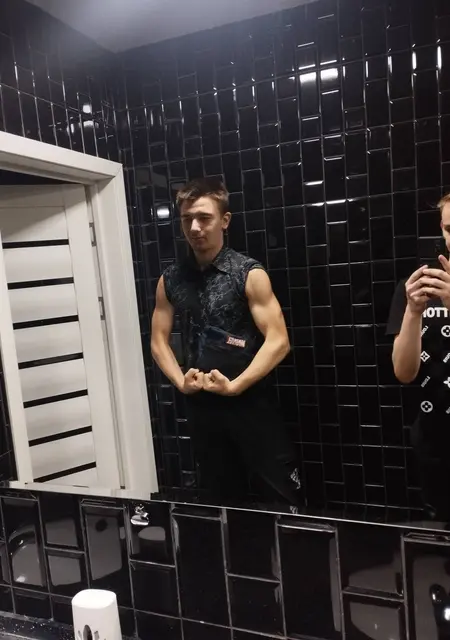 Далер из Ташкента, мне 19, познакомлюсь на одну ночь