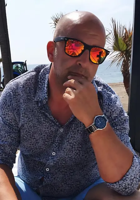 Soy Playfriend, 55 años de Marbella, busco conocer gente para relación sin ataduras