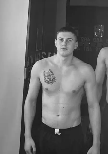 Я Денис, 21 років, знайомлюсь без зобов'язань у Львові