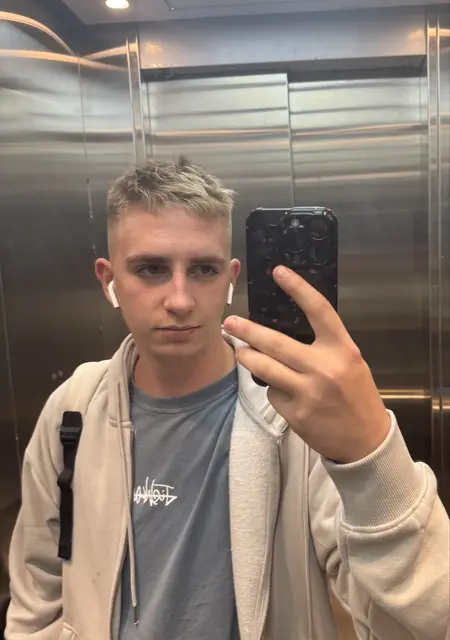 Я Aleksandr, 22, знакомлюсь для дружбы в Вене