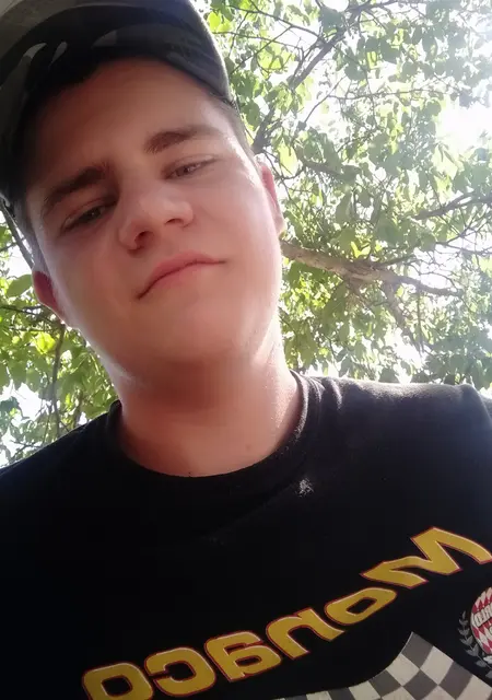 Я Юрий, 21, знакомлюсь для приятного времяпровождения в Николаеве