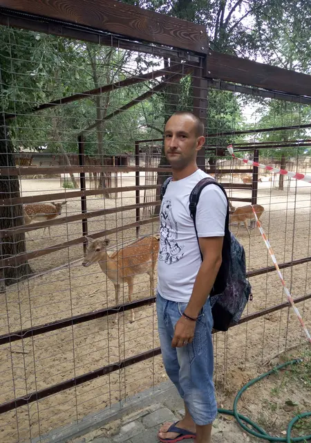 Артём из Луганска, ищу на сайте знакомства на одну ночь