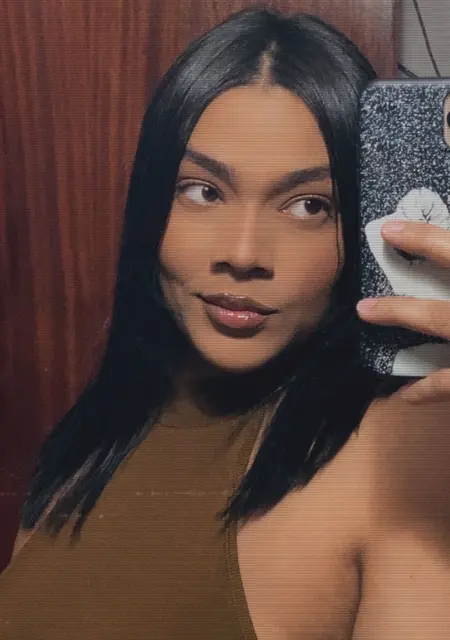 Soy Escarleng, 28 años de Barcelona, busco conocer gente para hacer nuevos amigos