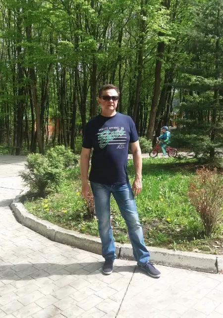 Oleg з Чернівці, мені 61 років, познайомлюсь без зобов'язань