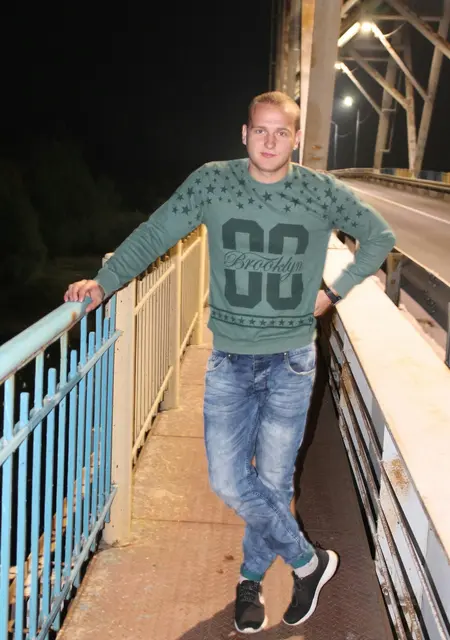 Я Максим, 38 років з Черкас, шукаю знайомства на одну ніч