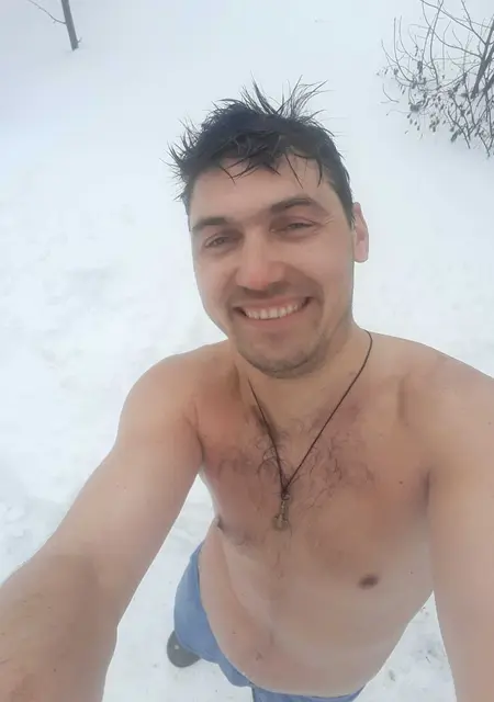 Антон из Гродно, мне 43, познакомлюсь для приятного времяпровождения