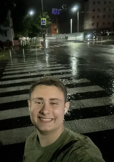 Я Никита, 18 років, знайомлюсь без зобов'язань у Запоріжжі
