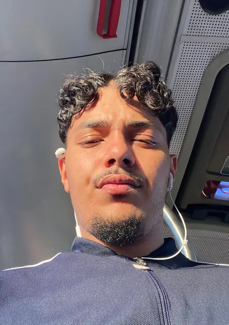 Soufian de Barcelona, tengo 19 años, listo para conocer para lío de una noche