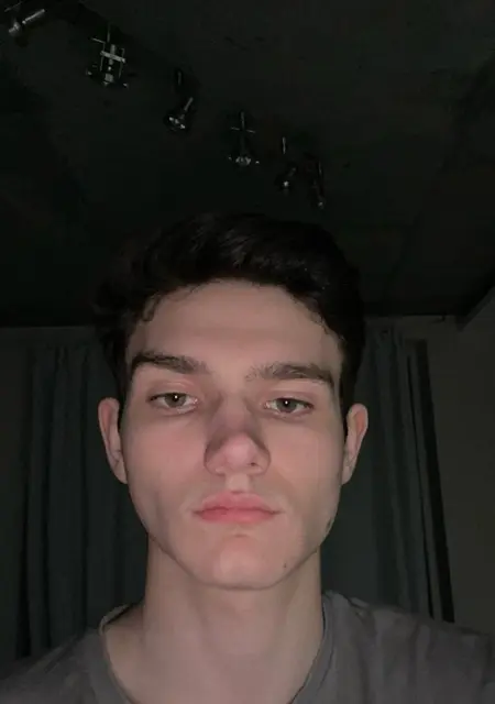 Я Саша, 19, из Одессы, ищу знакомство для приятного времяпровождения