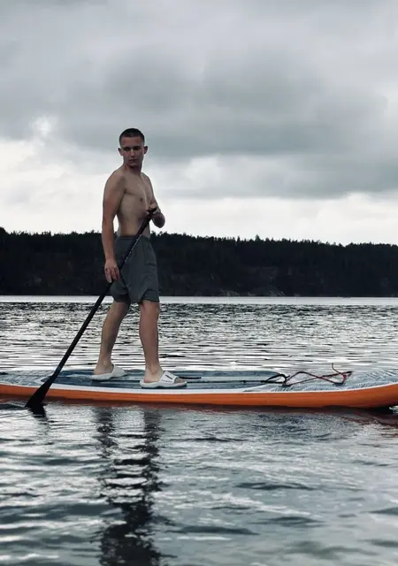 Я Женя, 18, из Вышгорода, ищу знакомство для постоянных отношений