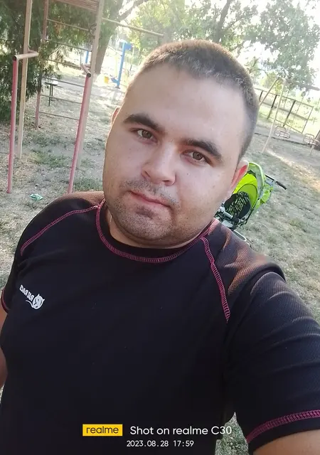 Я Александр, 27, из Мелитополя, ищу знакомства без обязательств