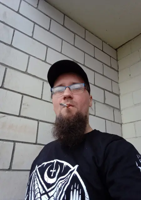 Я Артём, 36, из Гомеля, ищу знакомство для приятного времяпровождения