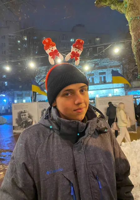 Артём из Харькова, мне 20, познакомлюсь для общения