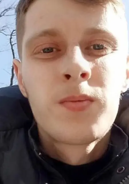 Вася из Сум, мне 18, познакомлюсь на одну ночь