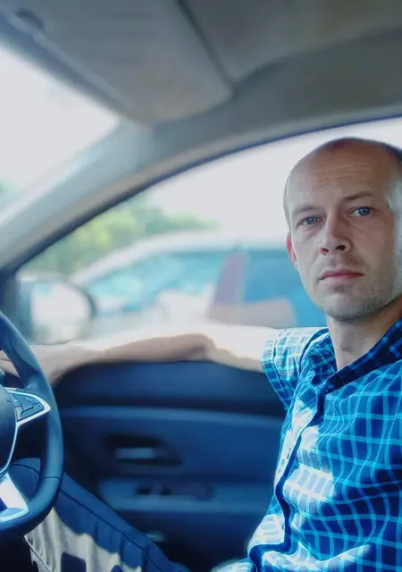 Денис з Луганська, мені 33 років, познайомлюсь для постійних стосунків