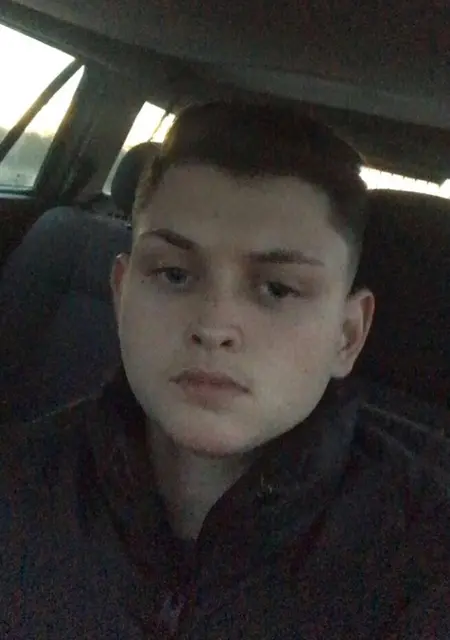 Robert из Бузэу, мне 22, познакомлюсь для приятного времяпровождения