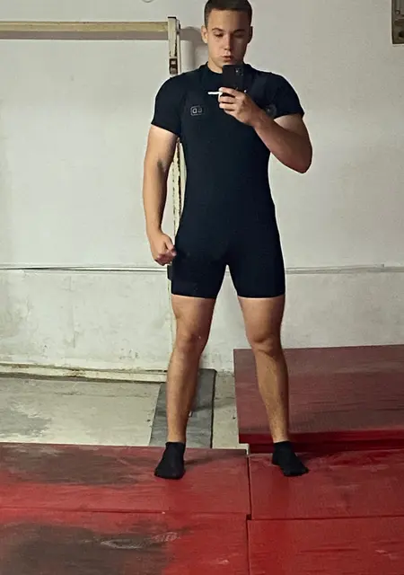 Я Yaroslav, 19, знакомлюсь на одну ночь в Киеве