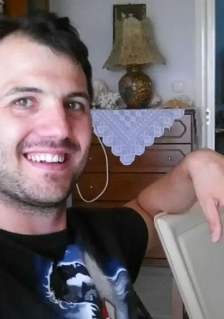 Takhs из Афин, мне 41, познакомлюсь