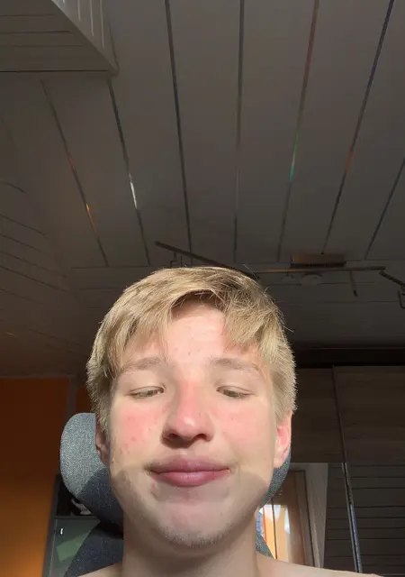 I'm Uwe, 23, looking to meet for pleasant pastime in London