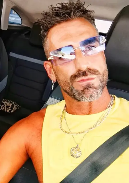 Jayson из Бухареста, ищу на сайте дружбу