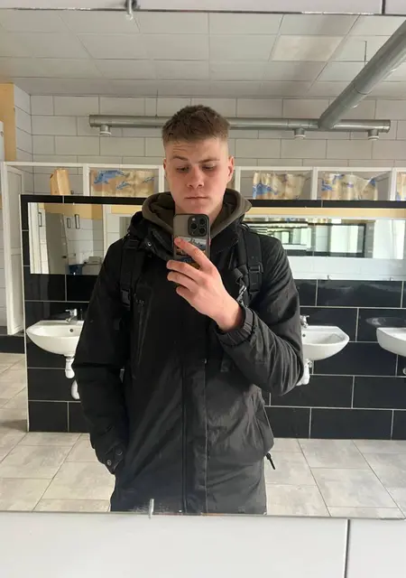 Alexander из Одессы, мне 20, познакомлюсь для приятного времяпровождения