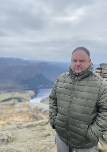 Soy Aleksandr, 41 años de Bilbao, busco conocer gente para relación sin ataduras