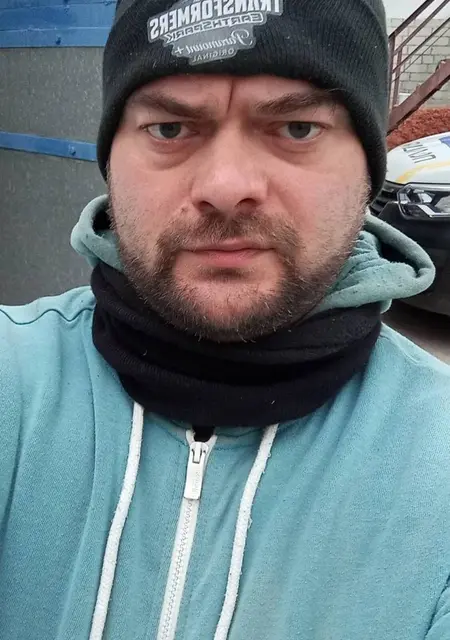 Я Игорь, 39 років, знайомлюсь для постійних стосунків у Чернігові