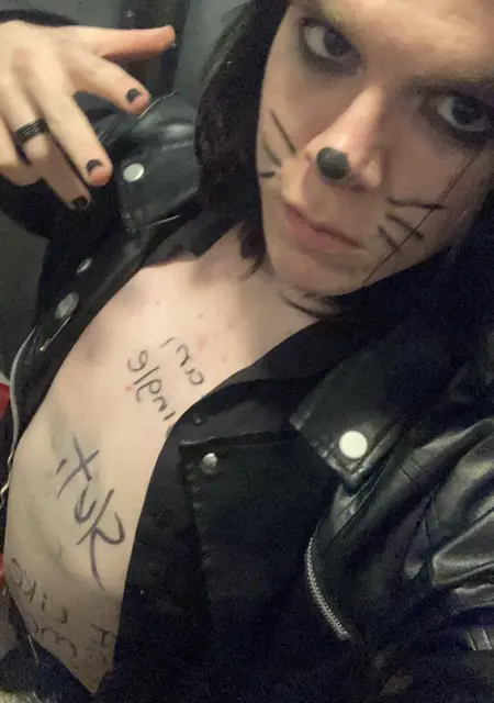 Я Flakon, 19, из Вустер, ищу знакомства без обязательств