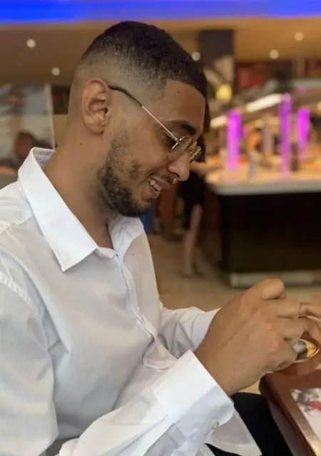 Youri из Парижа, мне 27, познакомлюсь